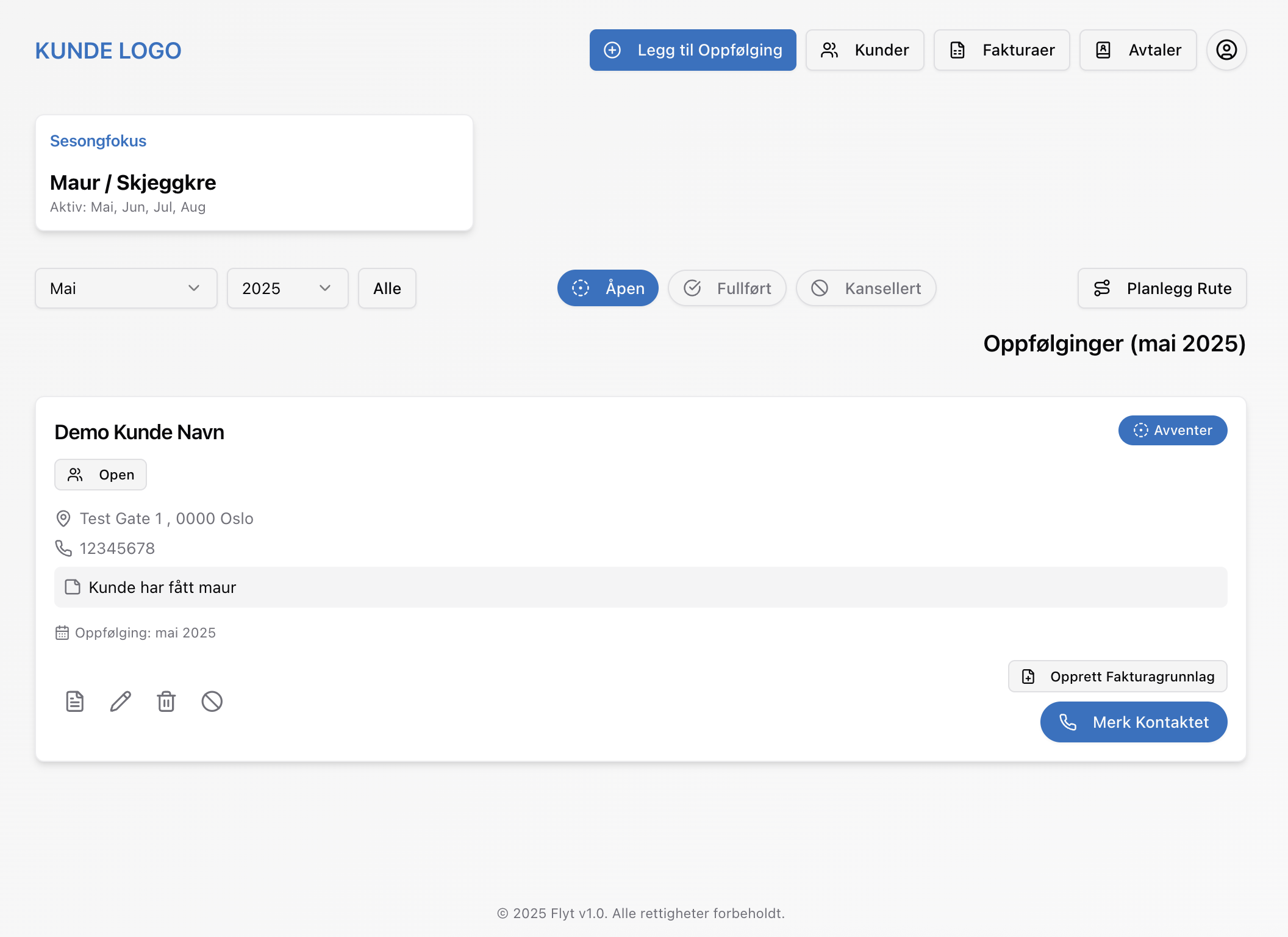 Demonstrasjon av Flyt-applikasjonen på en mobiltelefon som viser en servicerapport.